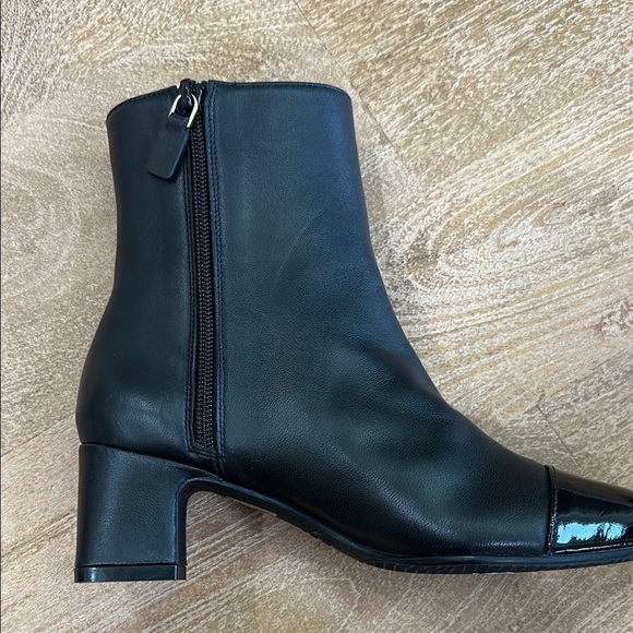 NWOT Stuart Weitzman Kiandra Leather Booties 5 - Picture 5 of 7